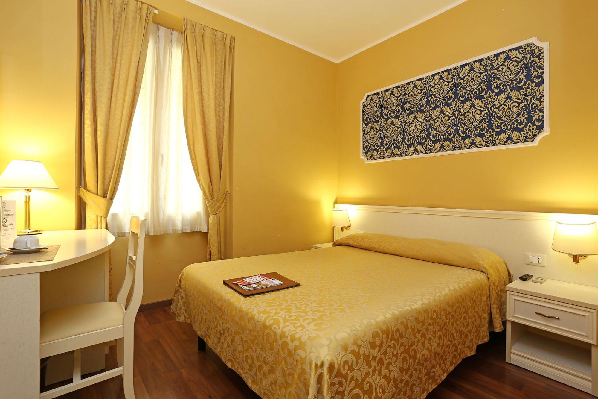Small Double Room,681930726:JPEG