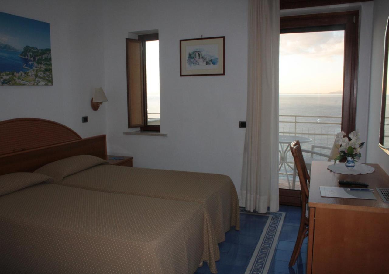 Standard Twin Room with Balcony and Sea View
