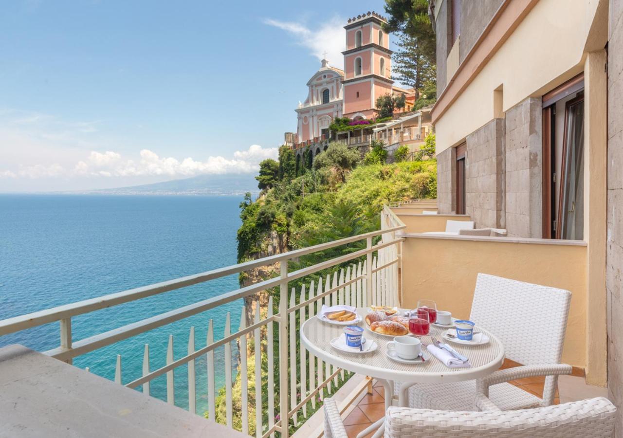 Triple Room with Balcony and Sea View