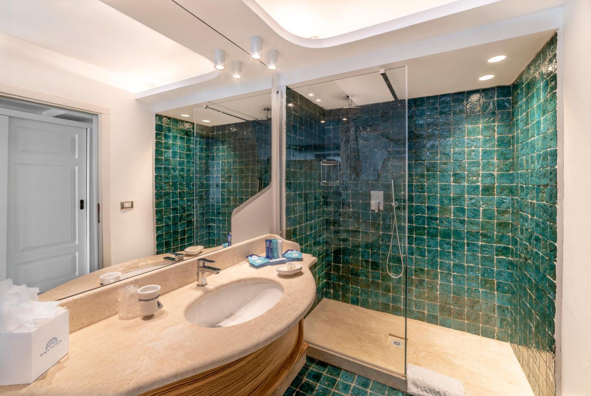 Deluxe Double Room with Balcony and Sea View