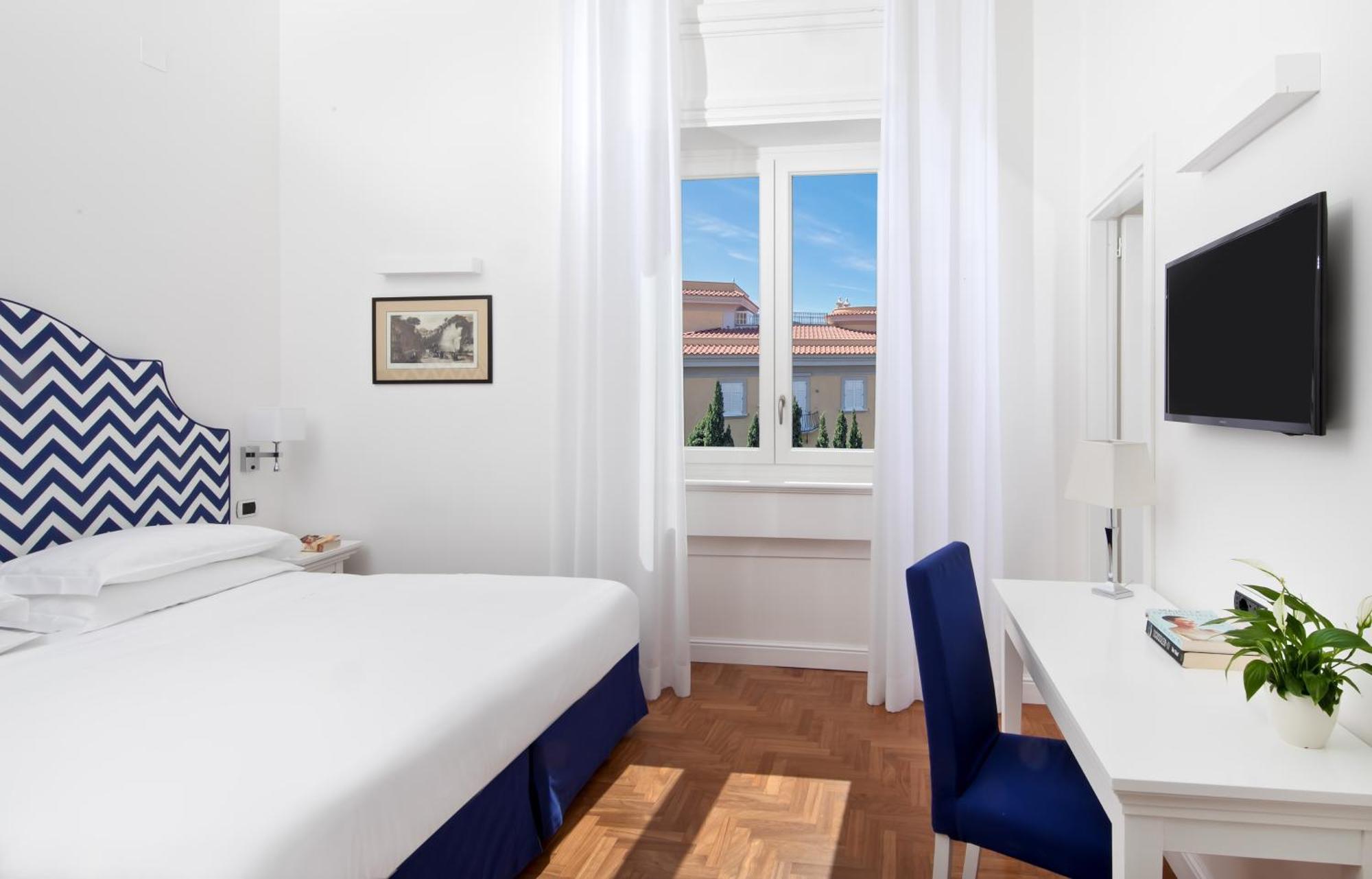 Double Room with Partial Sea View