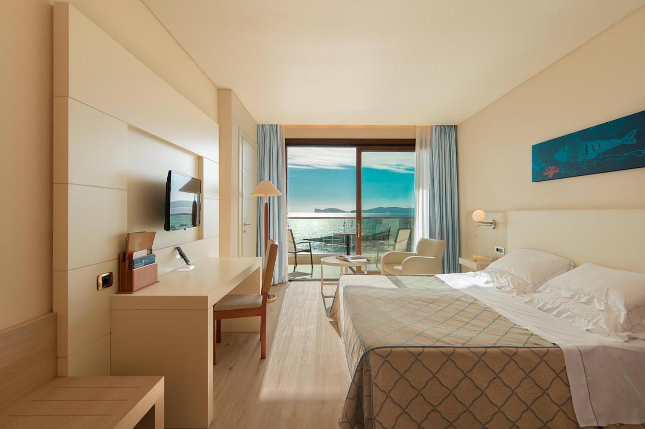 Doppelzimmer mit Balkon und direktem Meerblick