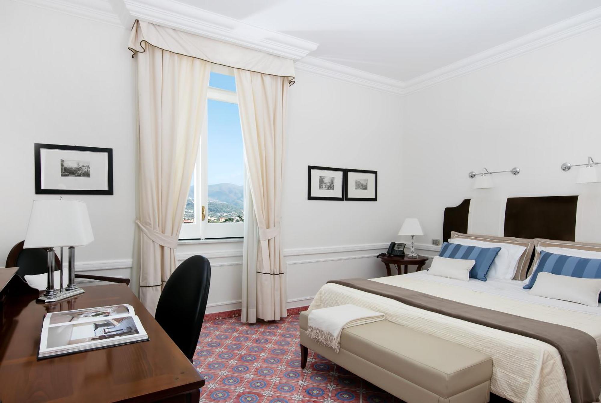 Double or Twin Room with Partial Sea View