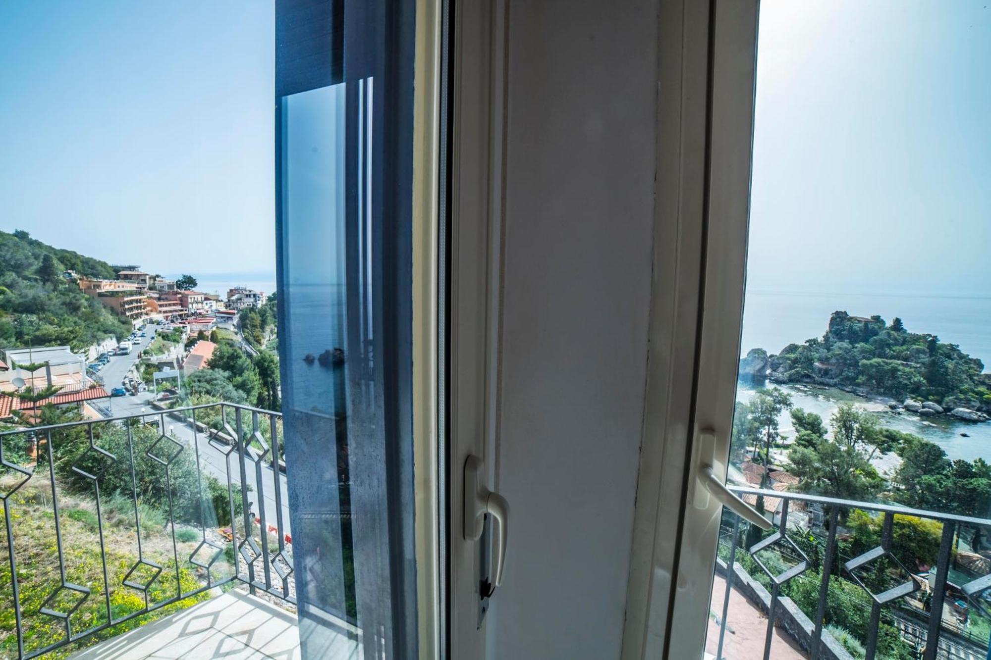Triple Room with Sea View