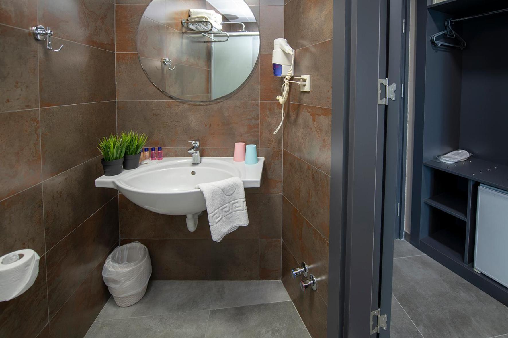 Room with Side Sea View,1209974488:JPEG