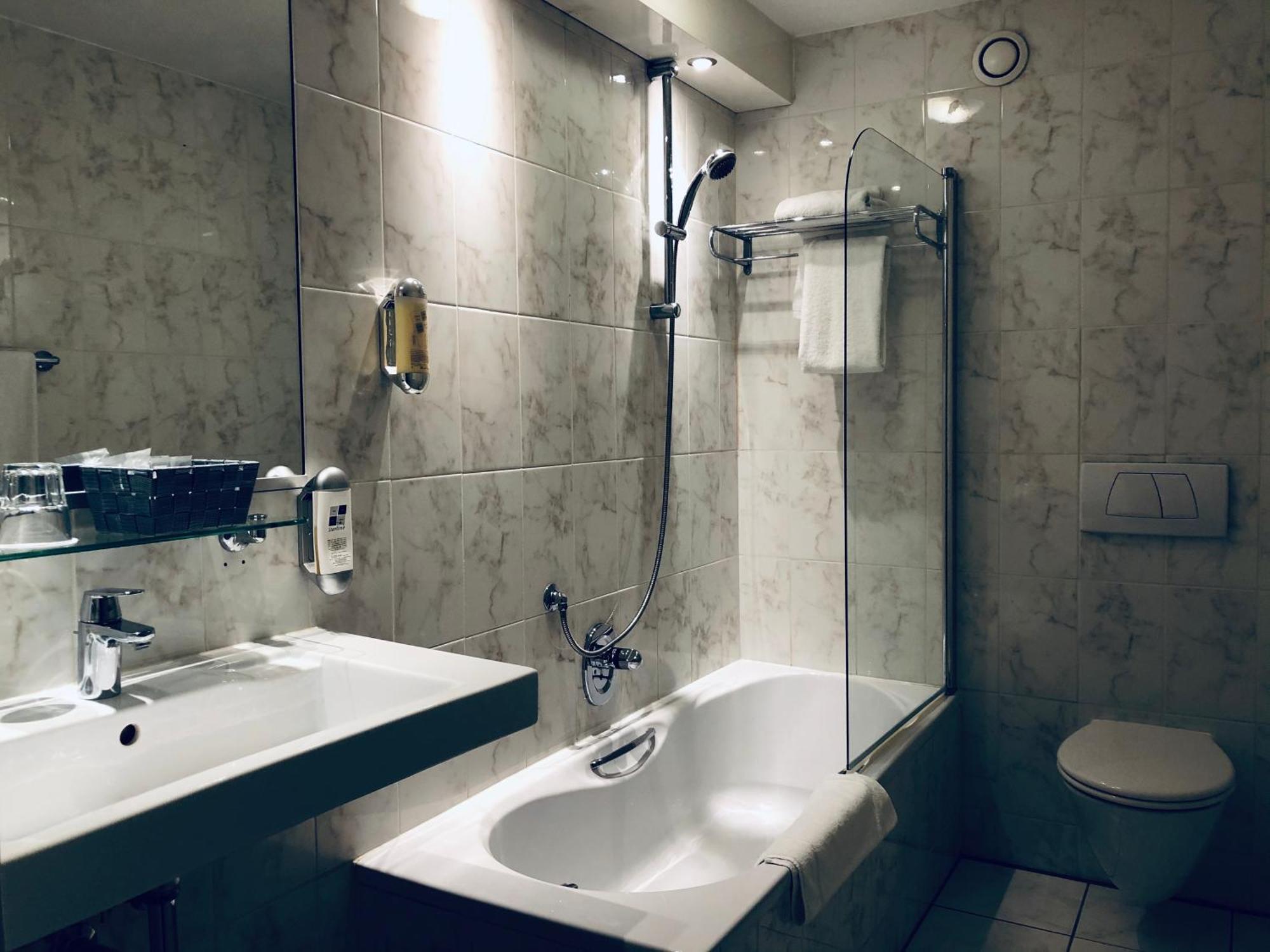 Park, Sleep & Fly - Double Room (1-9 nights)