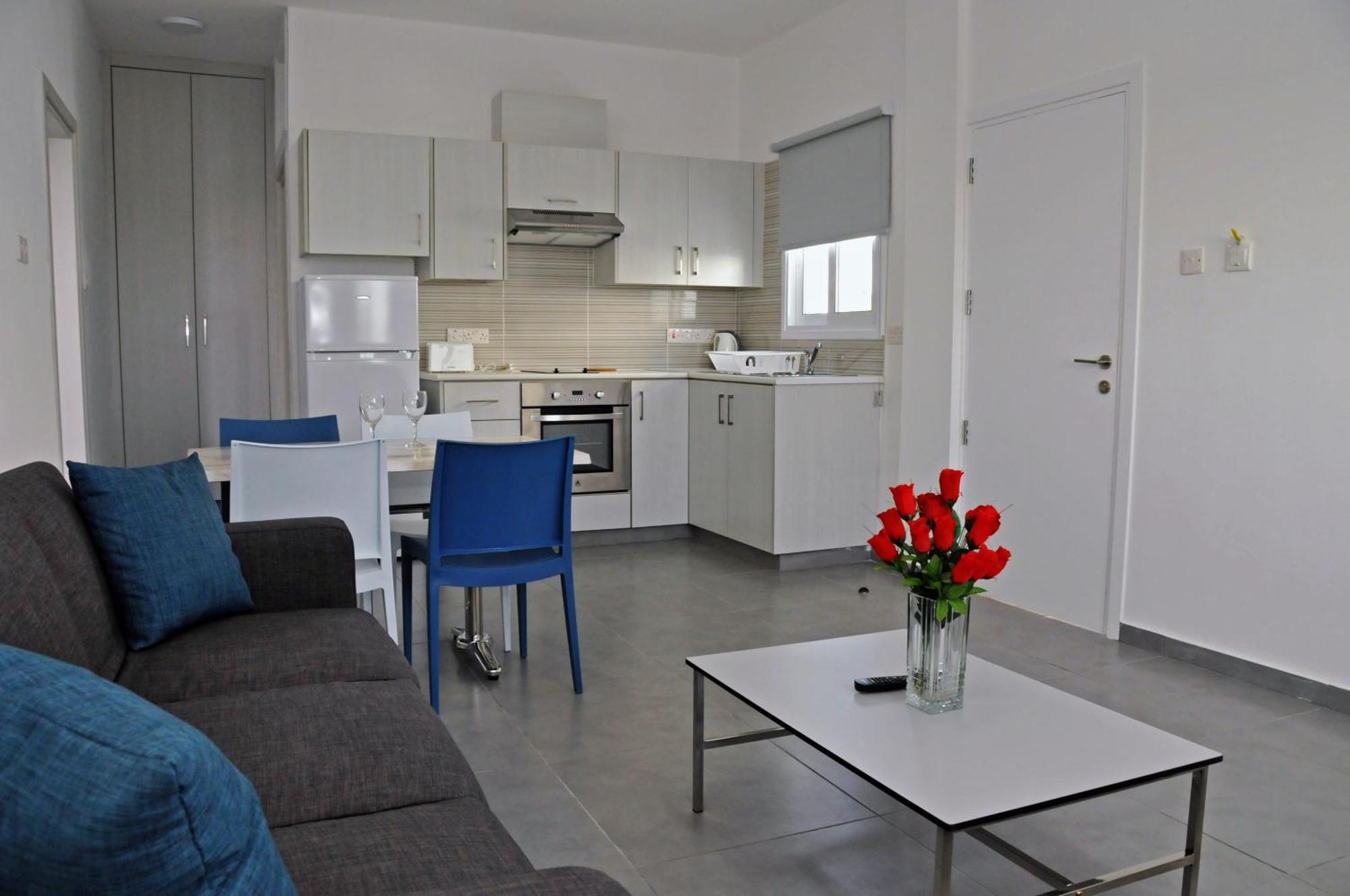 Deluxe One-Bedroom Apartment Pool View