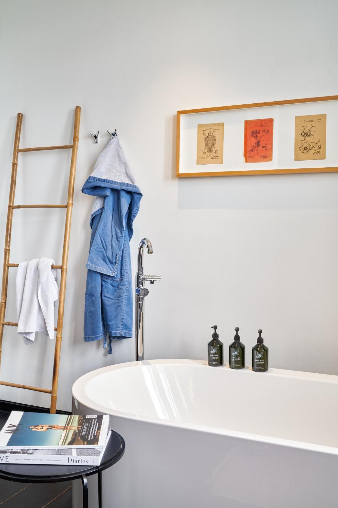 Suite,1210192237:JPEG