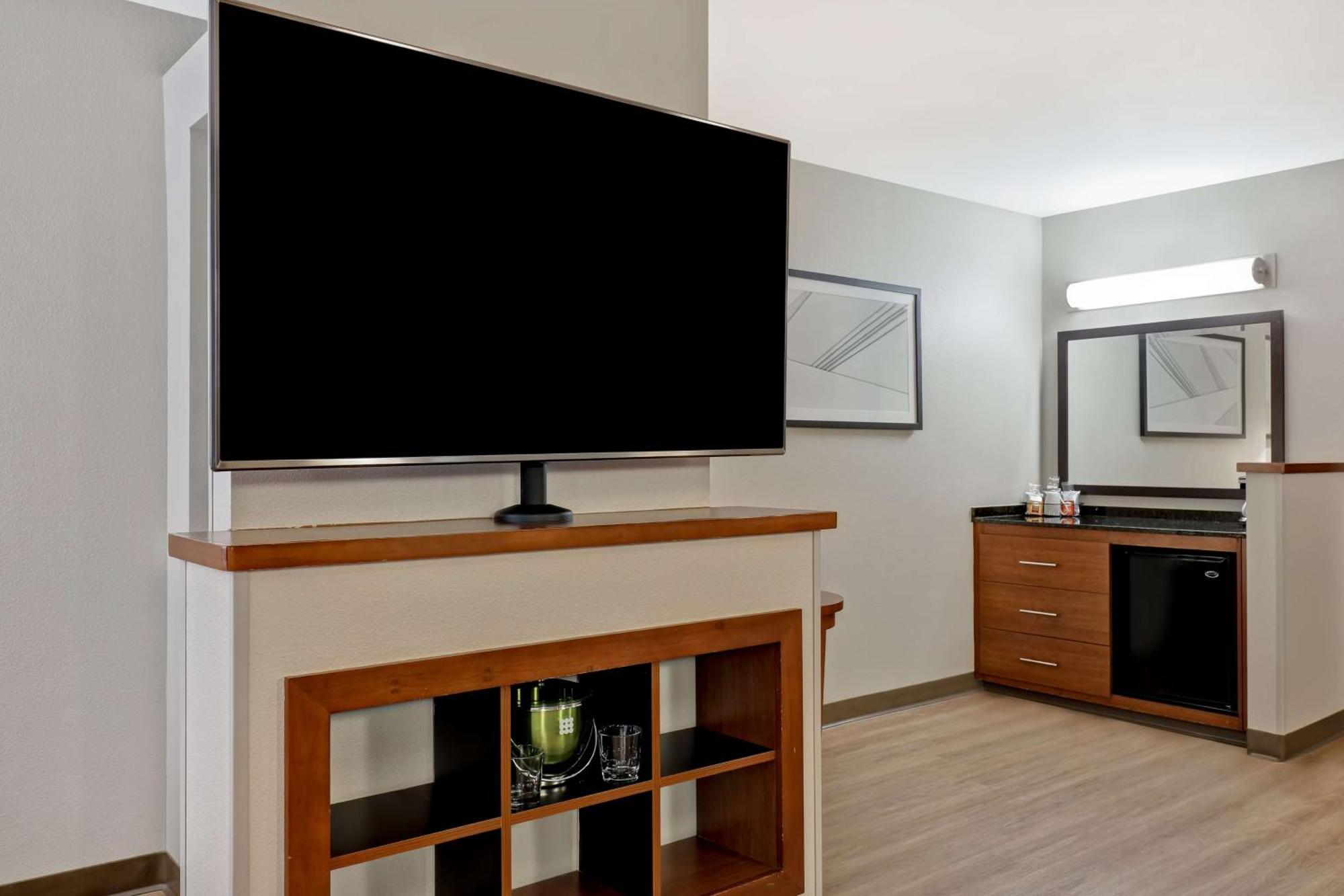 Habitación con cama extragrande y sofá cama - Planta superior