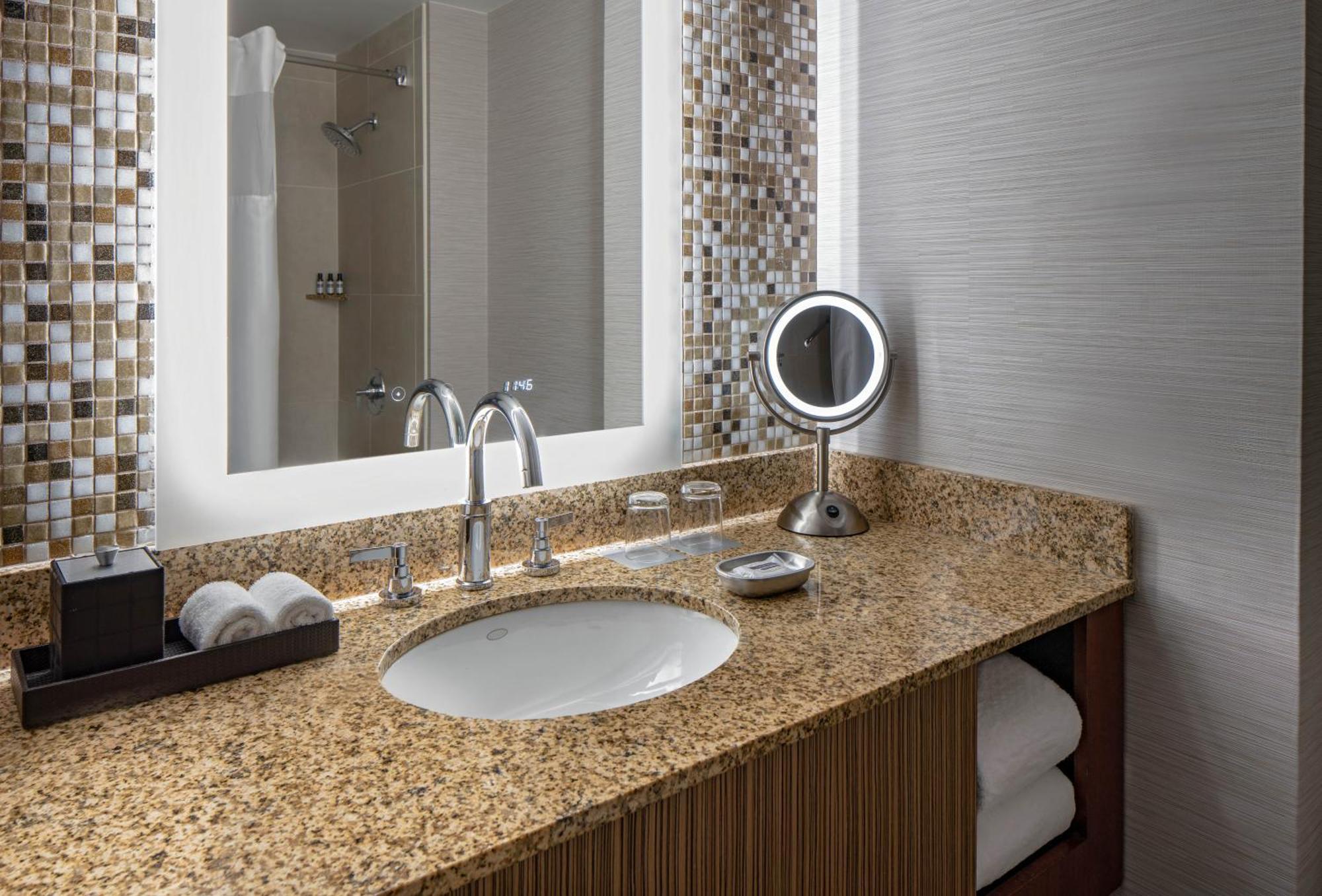 Habitación Doble con 2 camas dobles y bañera accesible - Adaptada para personas con discapacidad