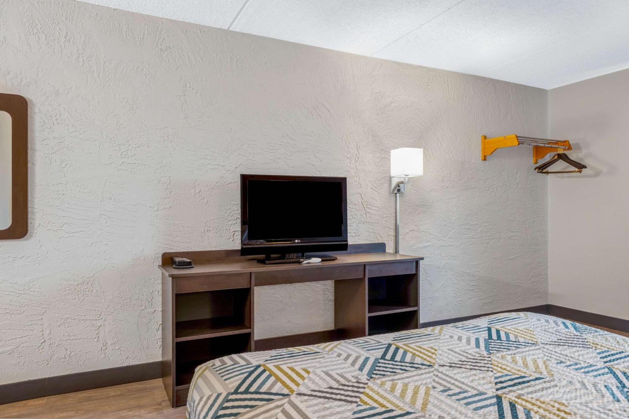 1 Queen Bed | Non-Smoking