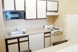 Deluxe Studio with Two Queen Beds - Non-Smoking