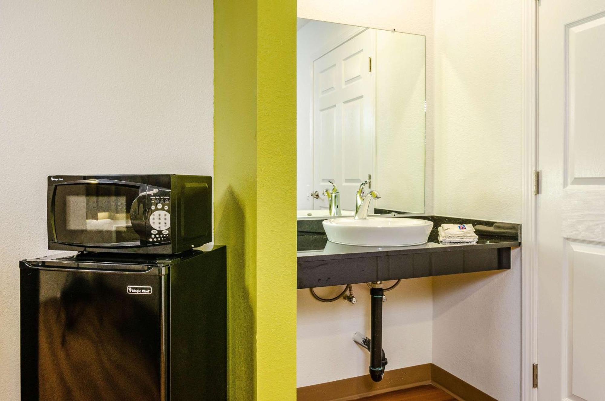 Queen Room - Disability Access - Roll in Shower