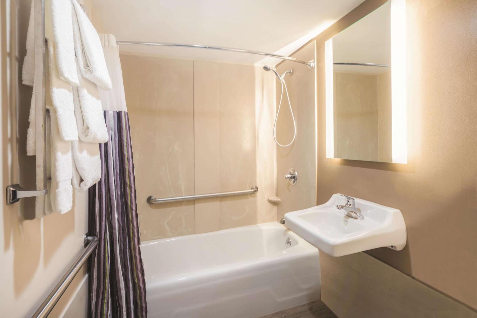 Habitación Doble con 2 camas dobles - No fumadores