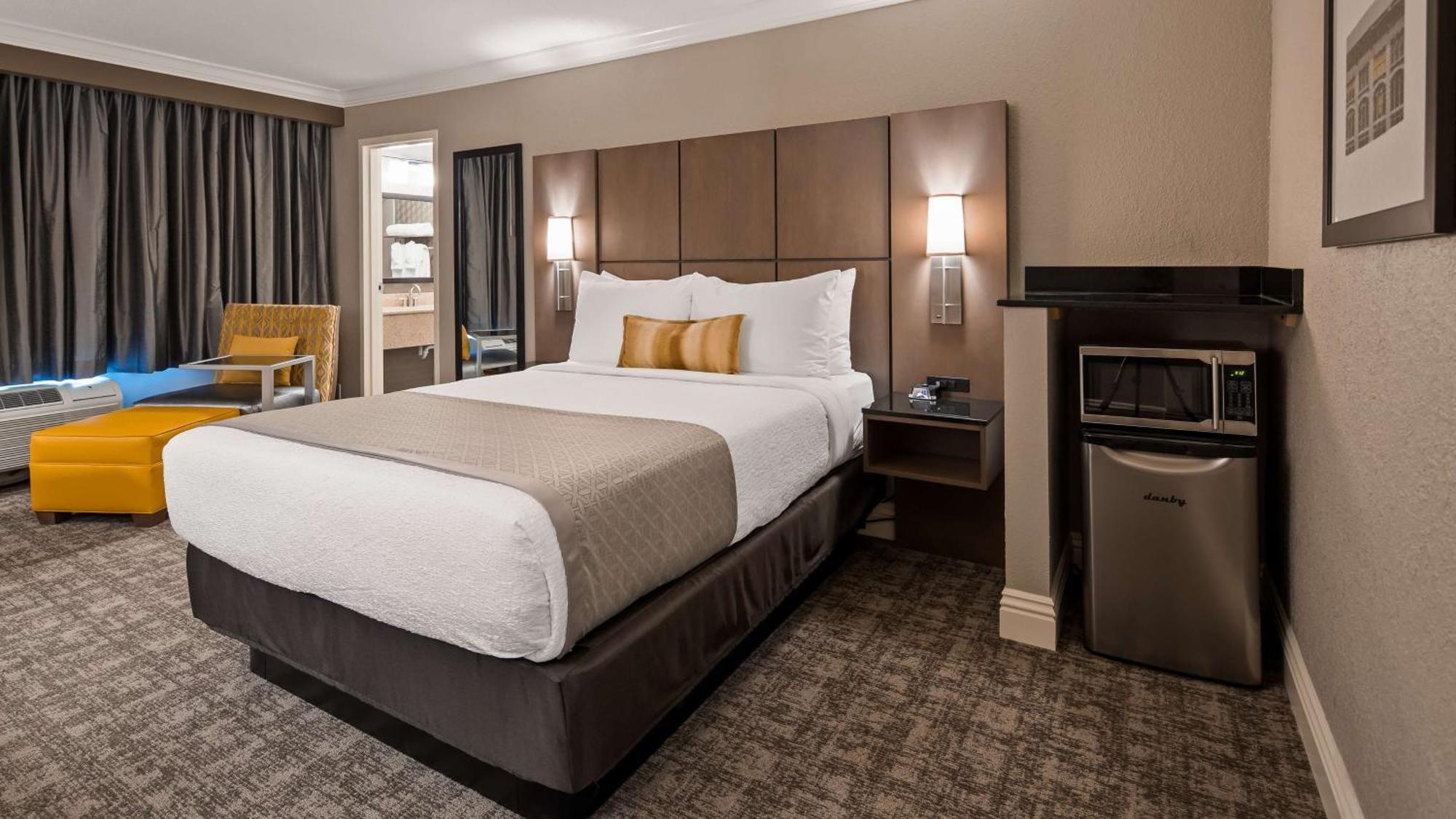 Zimmer mit Queensize-Bett - barrierefreie Badewanne