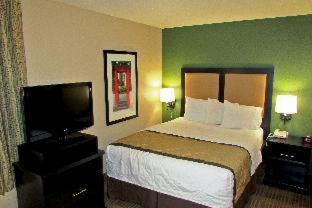 Deluxe Studio 1 Queen Bed Non-Smoking
