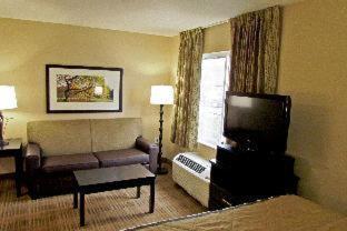 Deluxe Studio 1 Queen Bed Non-Smoking