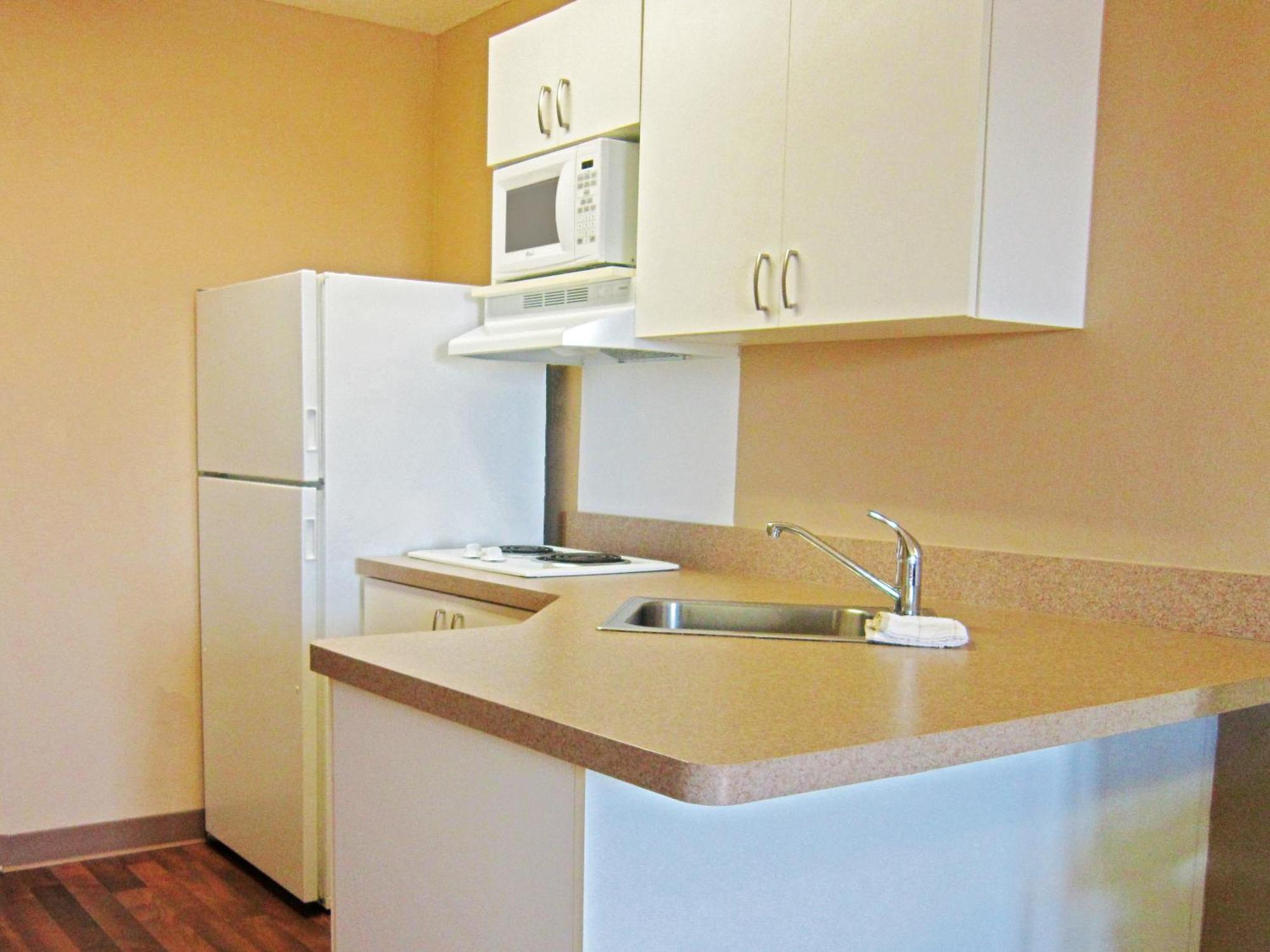 1 Queen Bed | Non-Smoking, Kitchen