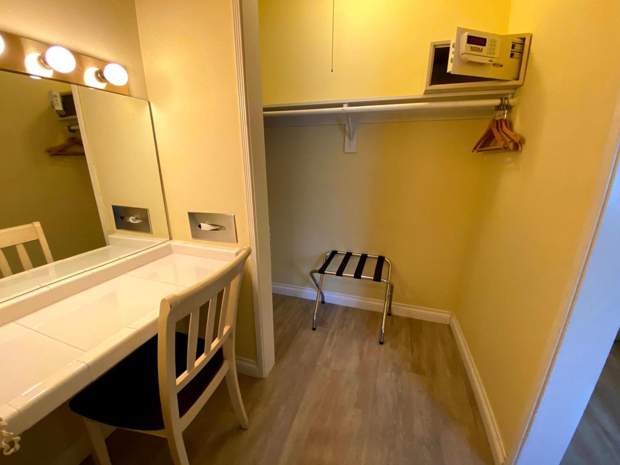 Executive Two Queen Kitchen