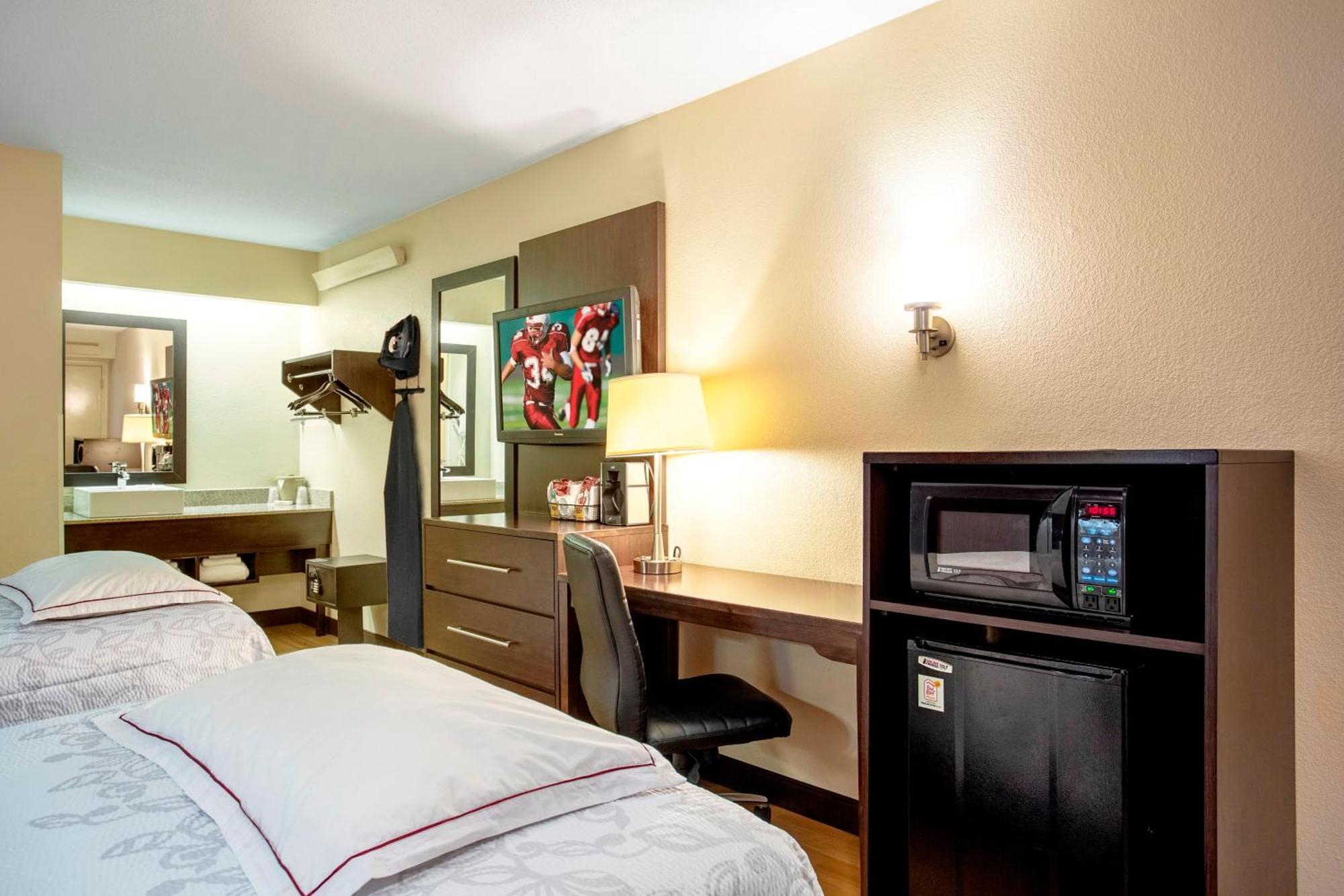 Premium Room Two Double Beds Smoke Upgraded Bedding & Snack