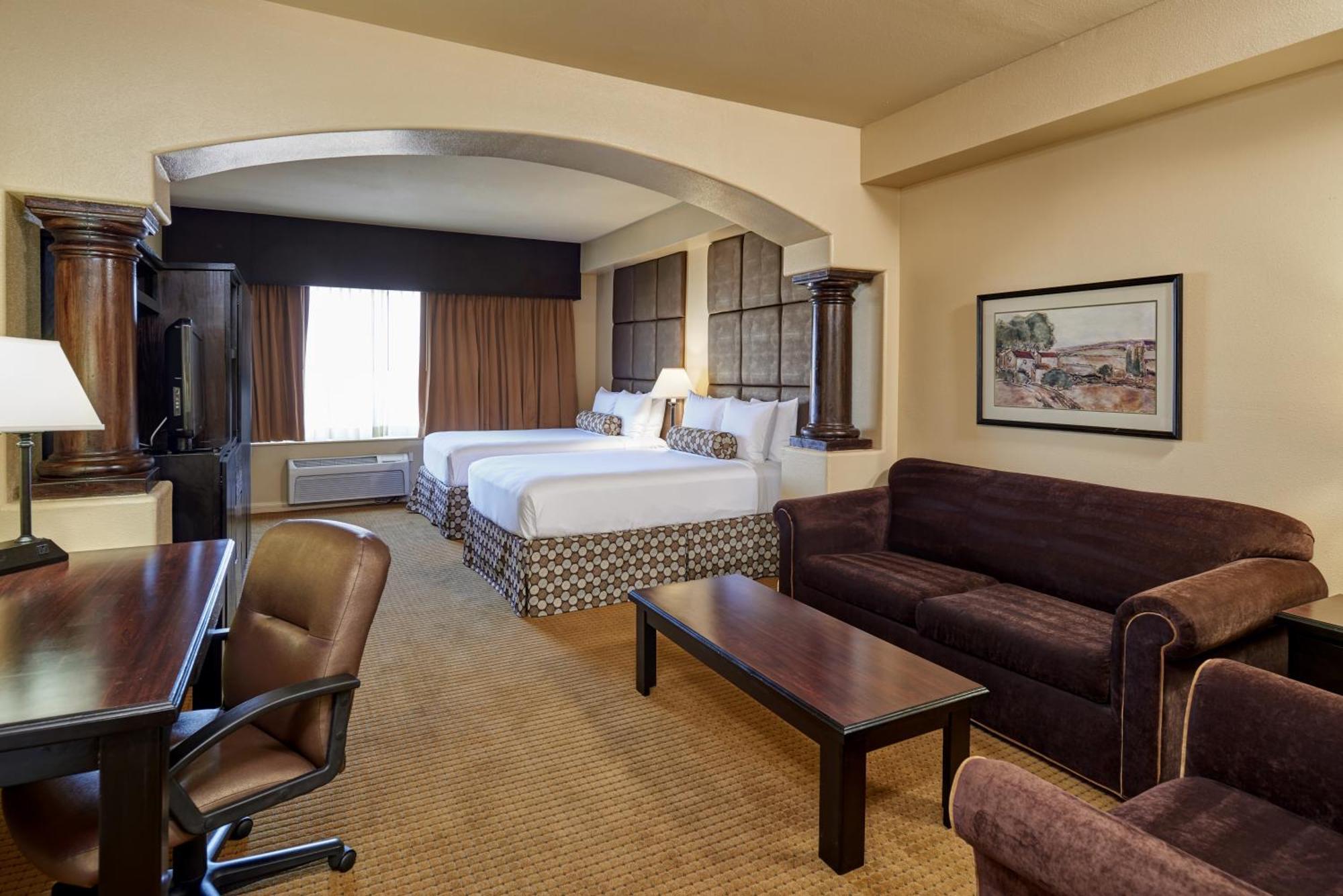 Studio Suite with Two Double Beds - Non-Smoking