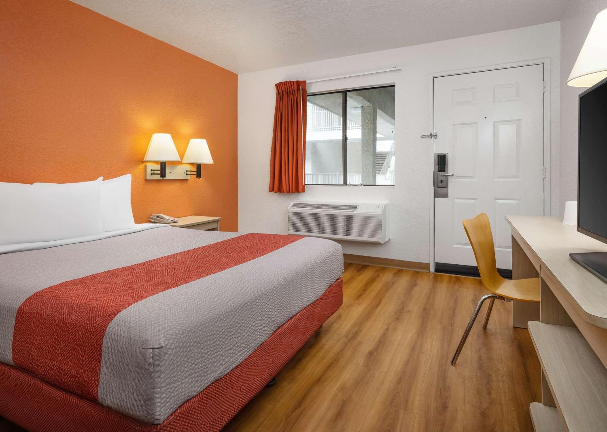 Queen Room - Disability Access - Roll in Shower