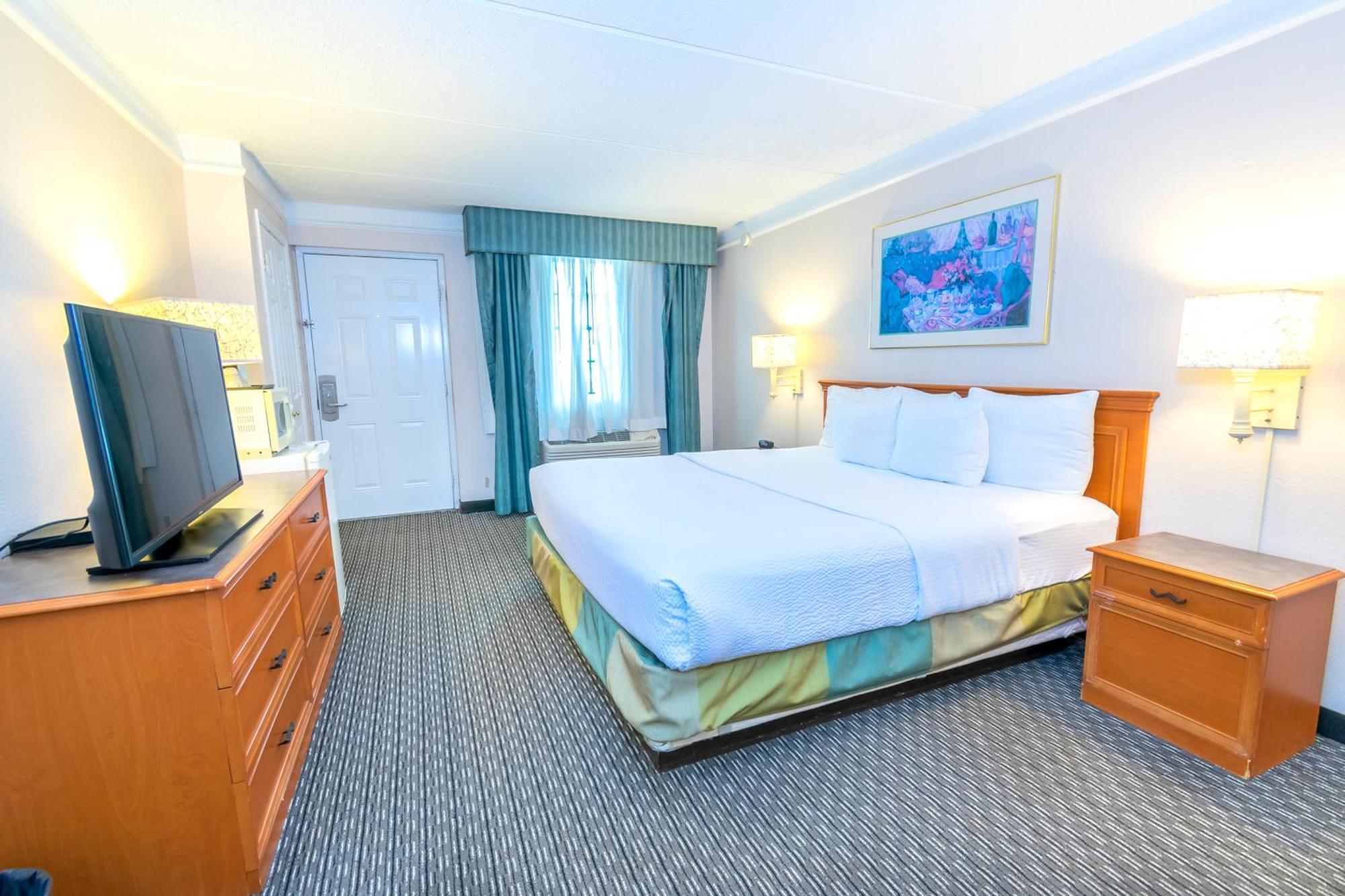 Deluxe King Room - Non-Smoking