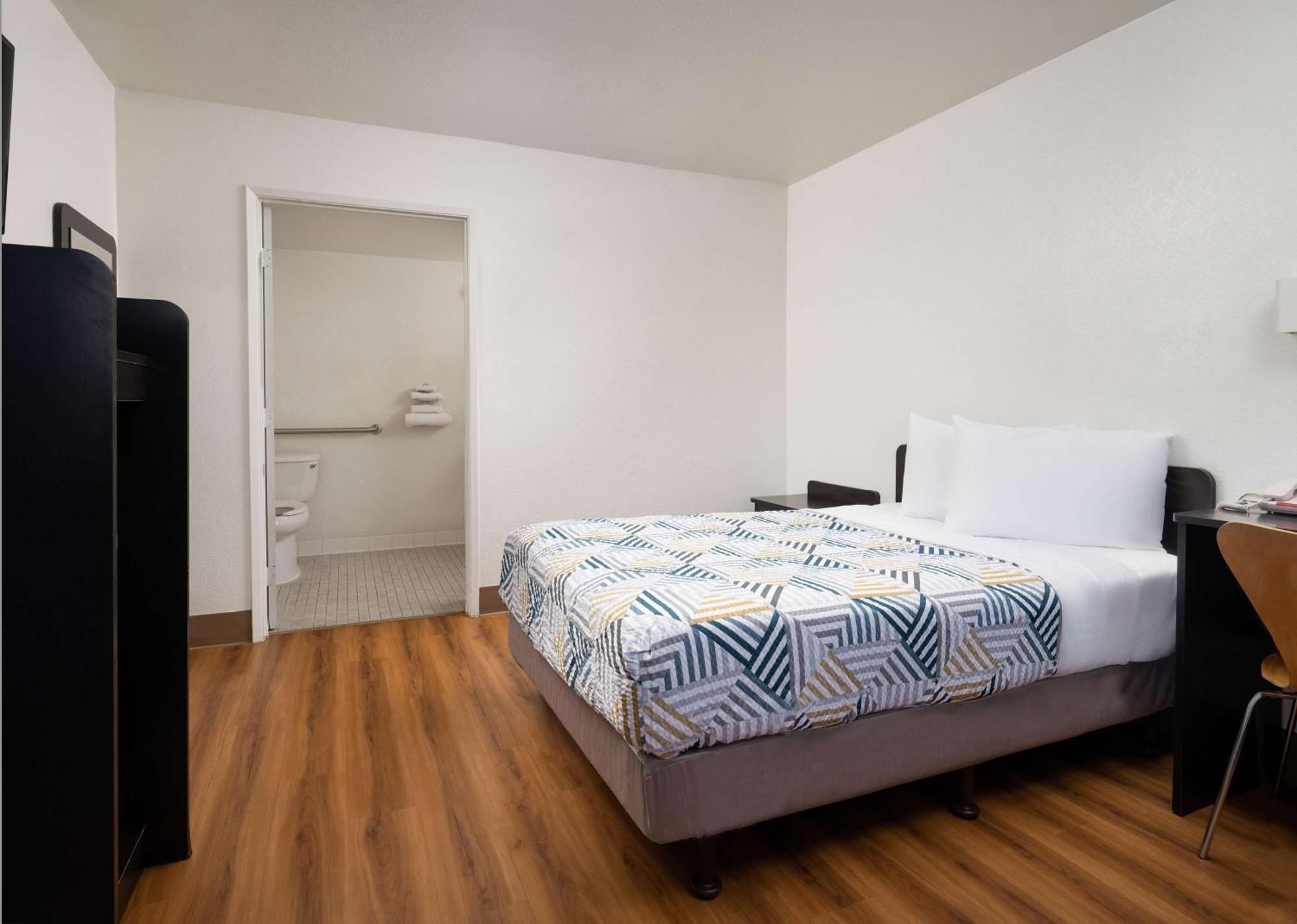 Double Room - Disability Access - Roll In Shower