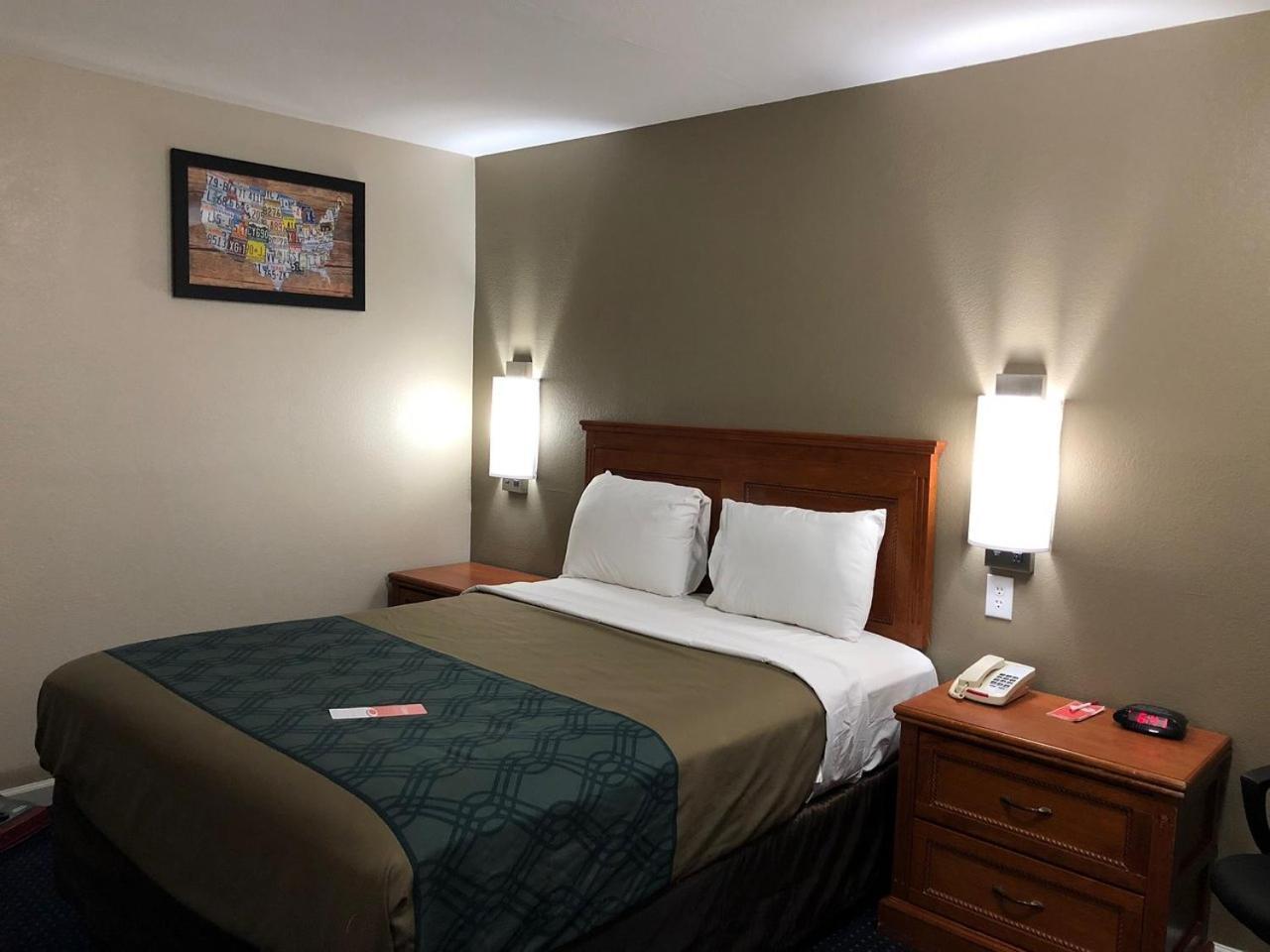 Queen Room - Accessible/Non-Smoking