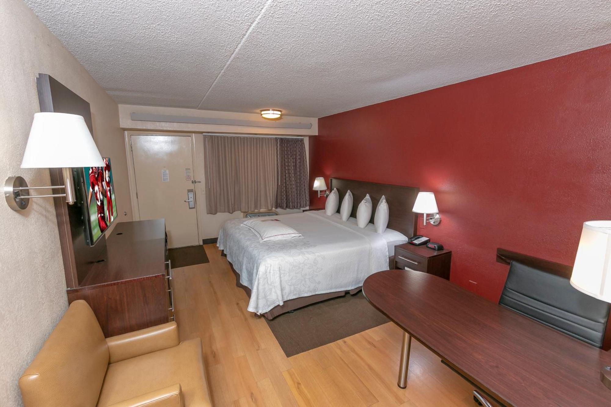 Premium King Room Smoke Free (Upgraded Bedding & Snack Box)