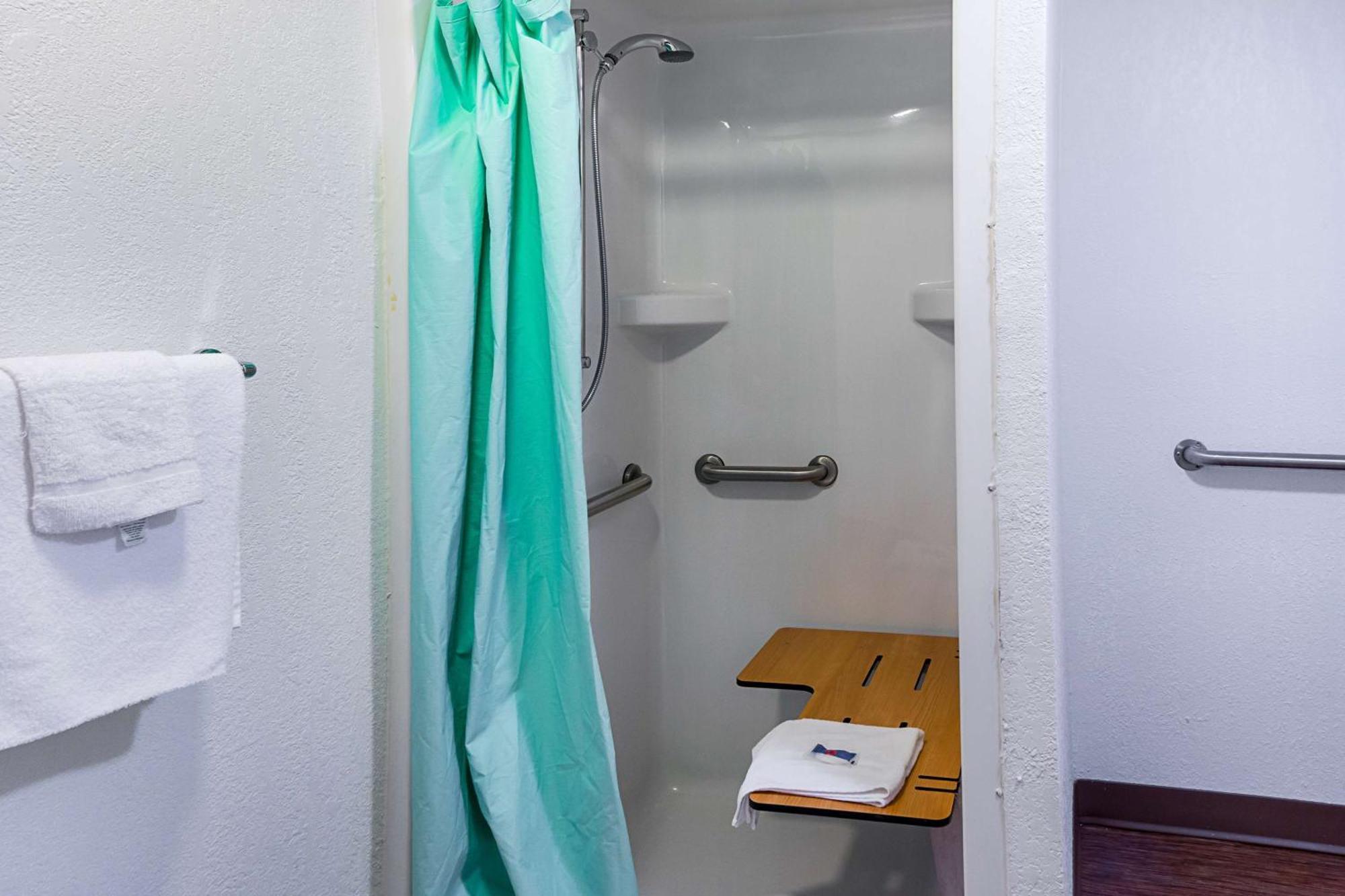 King Room - Disability Access - Non-Smoking