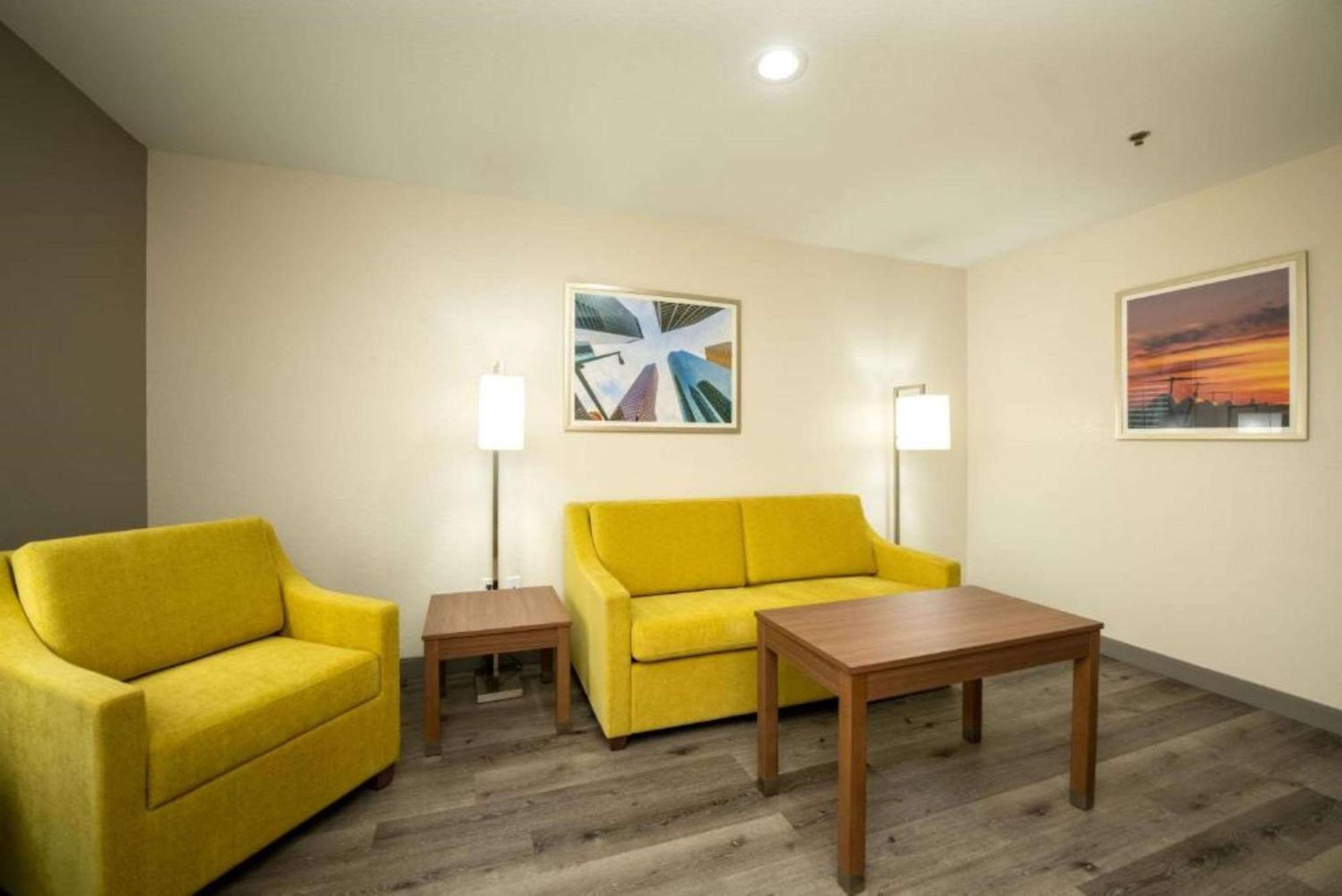 King Suite with Sofa Bed - Non-Smoking