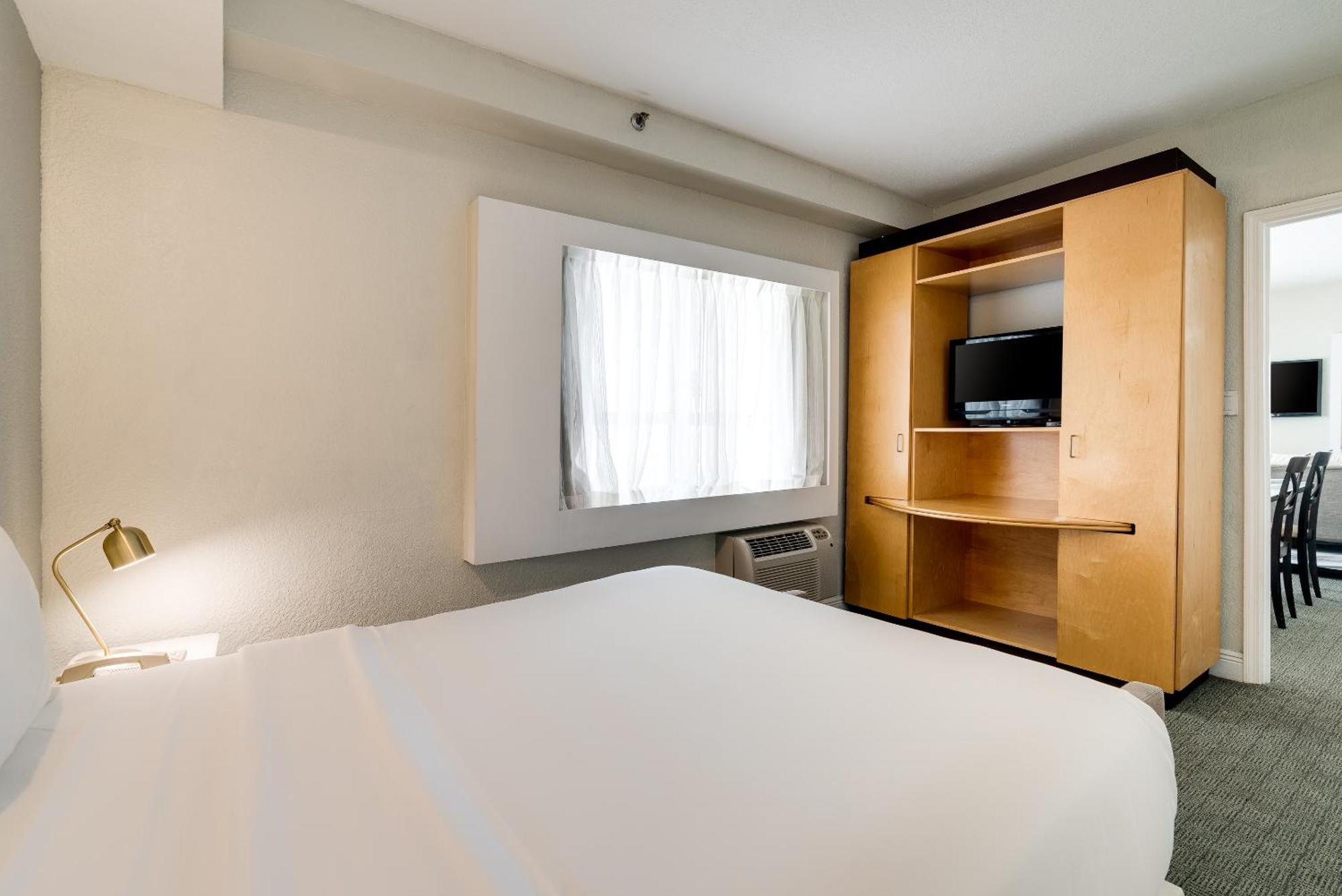 One-Bedroom Suite,1276591456:JPEG