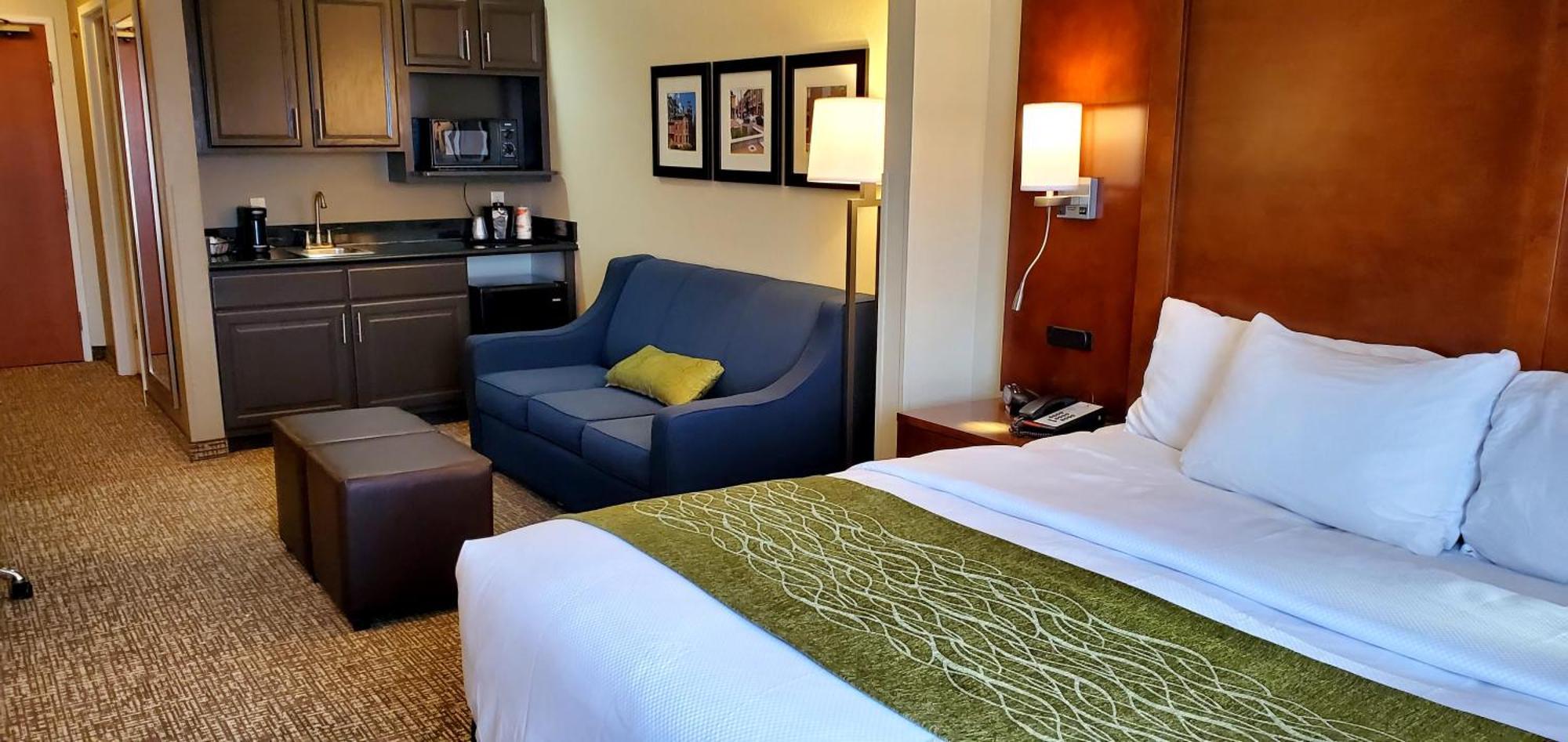 King Suite with Wet Bar - Non Smoking