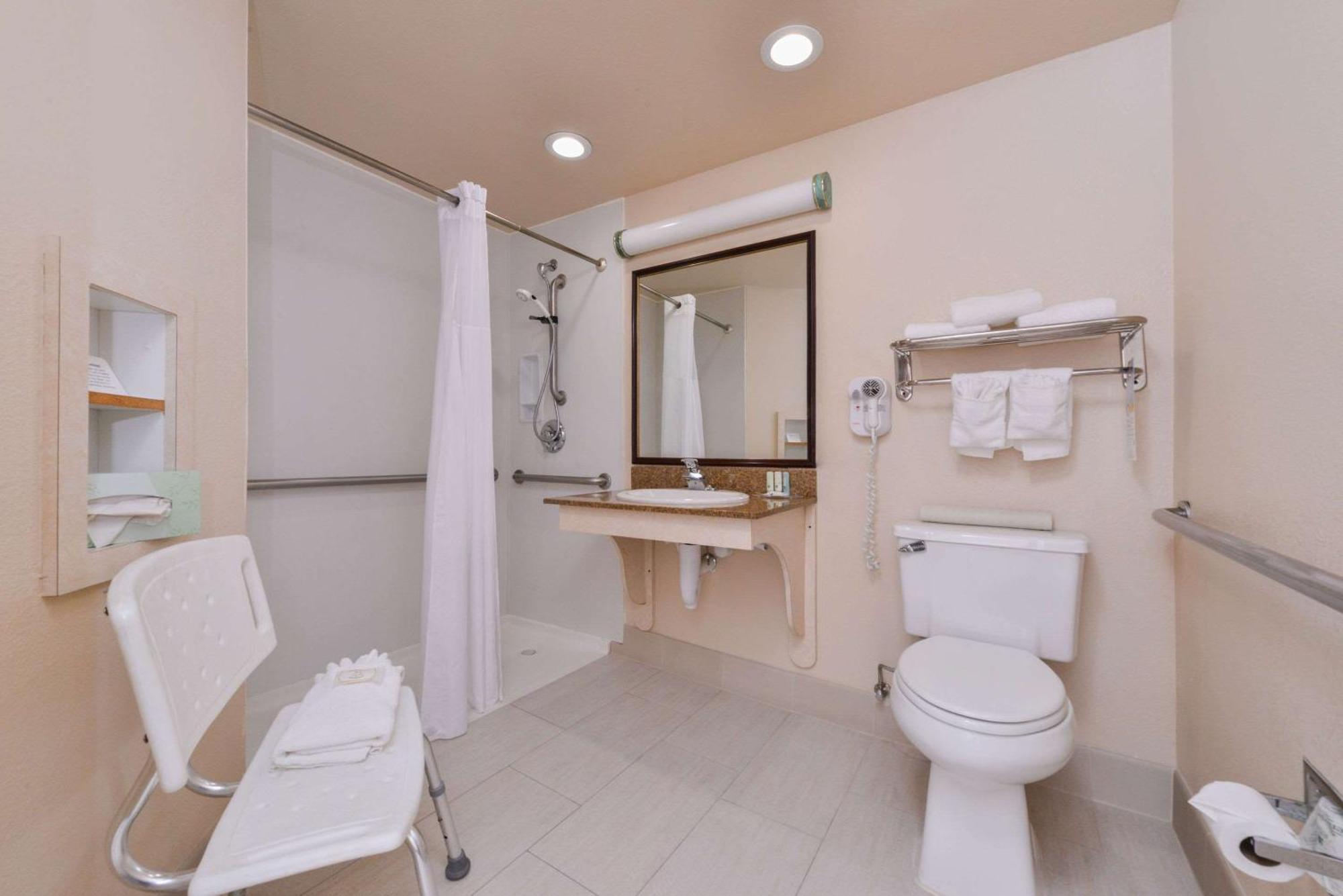 Queen Room - Disability Access
