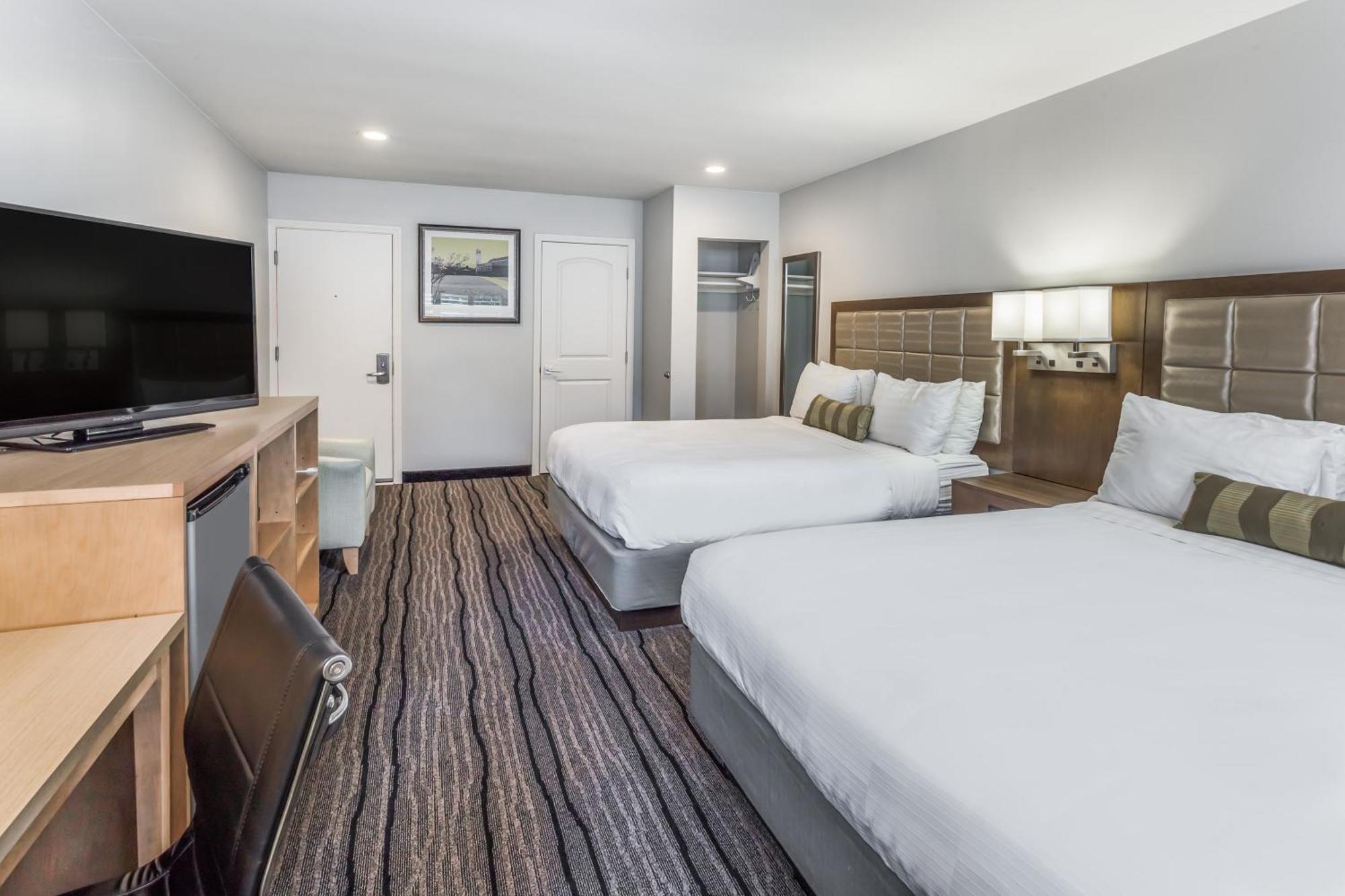 Queen Room with Two Queen Beds - Non-Smoking