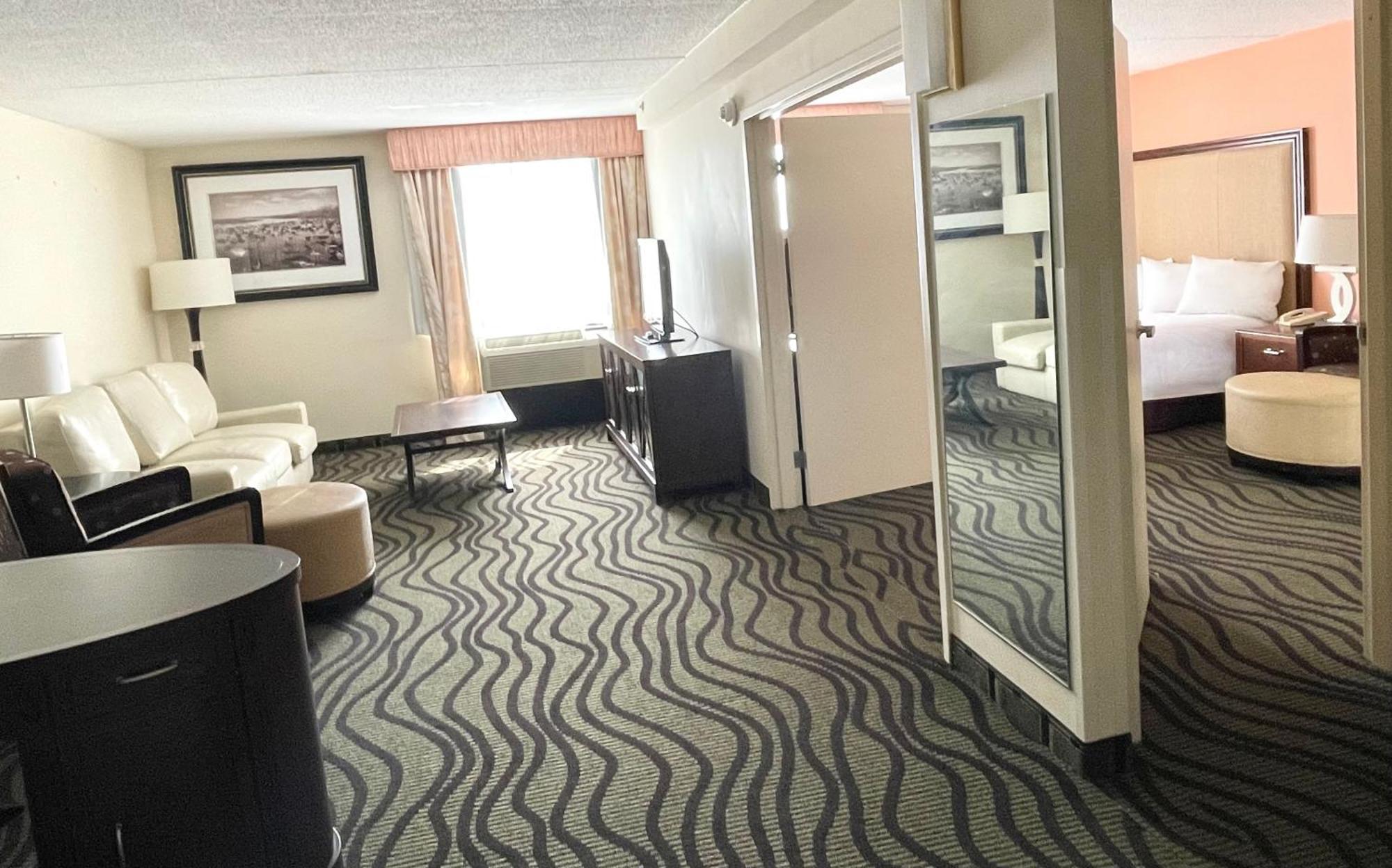 Deluxe King Suite