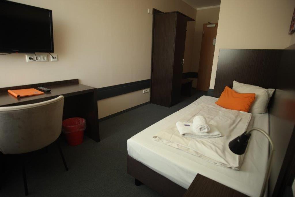 Single Room,1211845144:JPEG