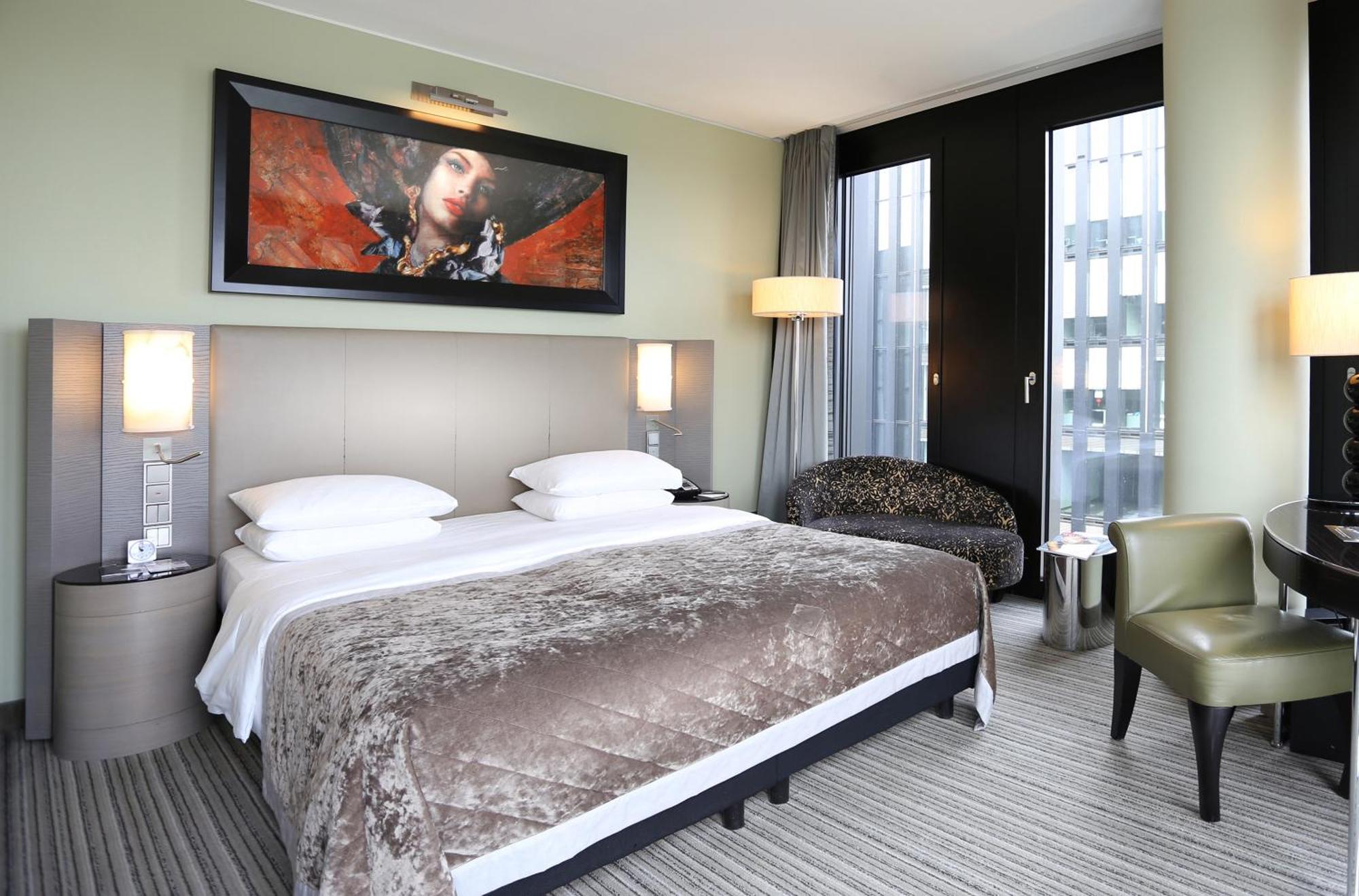 Deluxe King Room Harbour View Club Access
