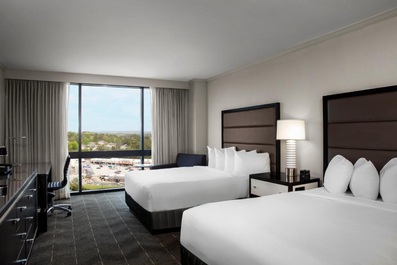 Queen Room with Two Queen Beds and Accessible Tub - Disability Access