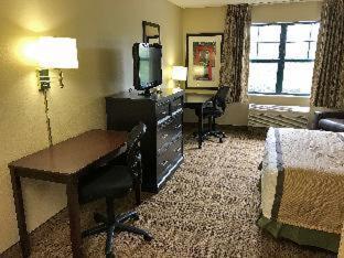 Queen studio with 1 Queen Bed - Disability Access/Non-Smoking