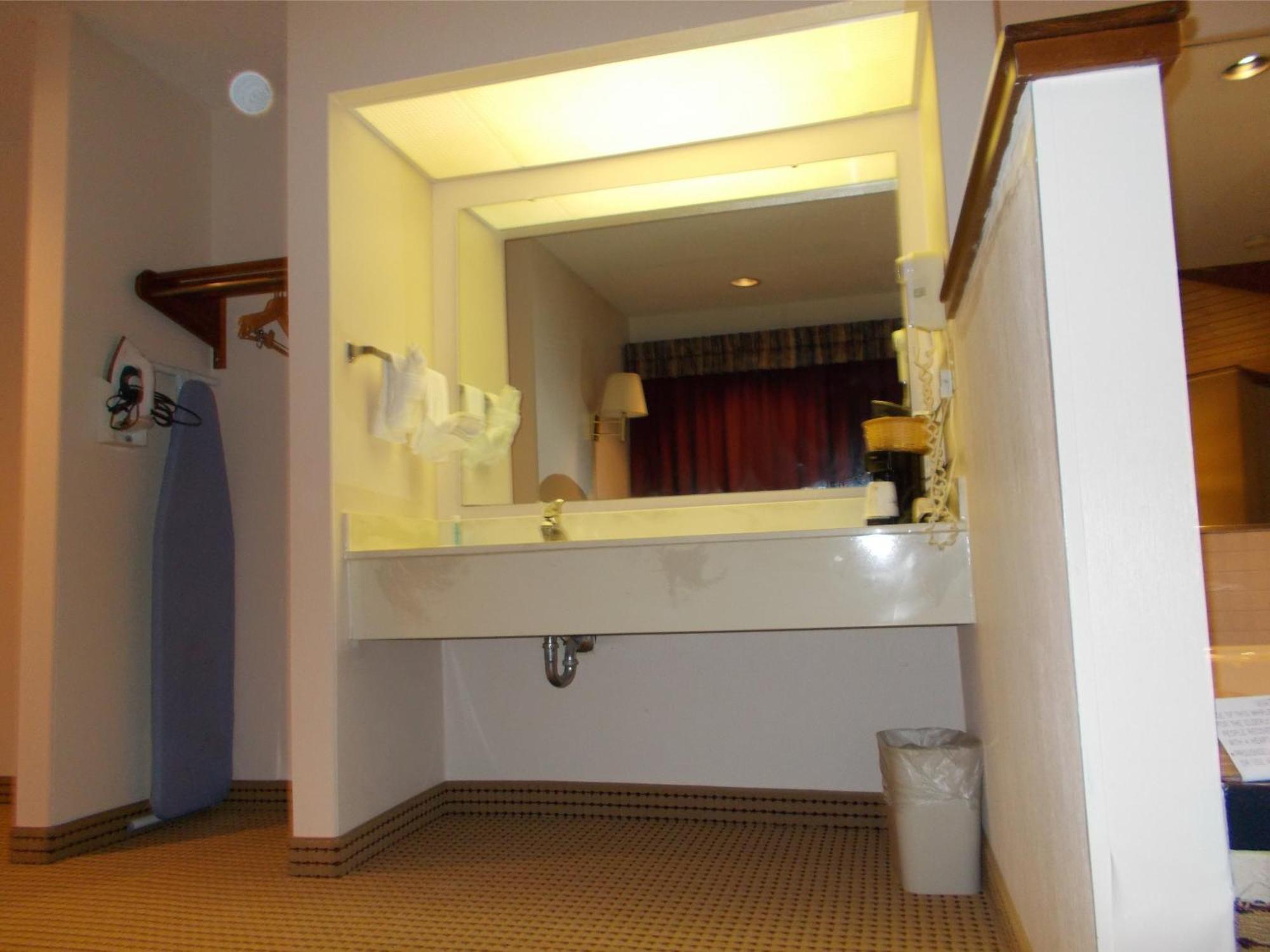 King Room - Non-Smoking