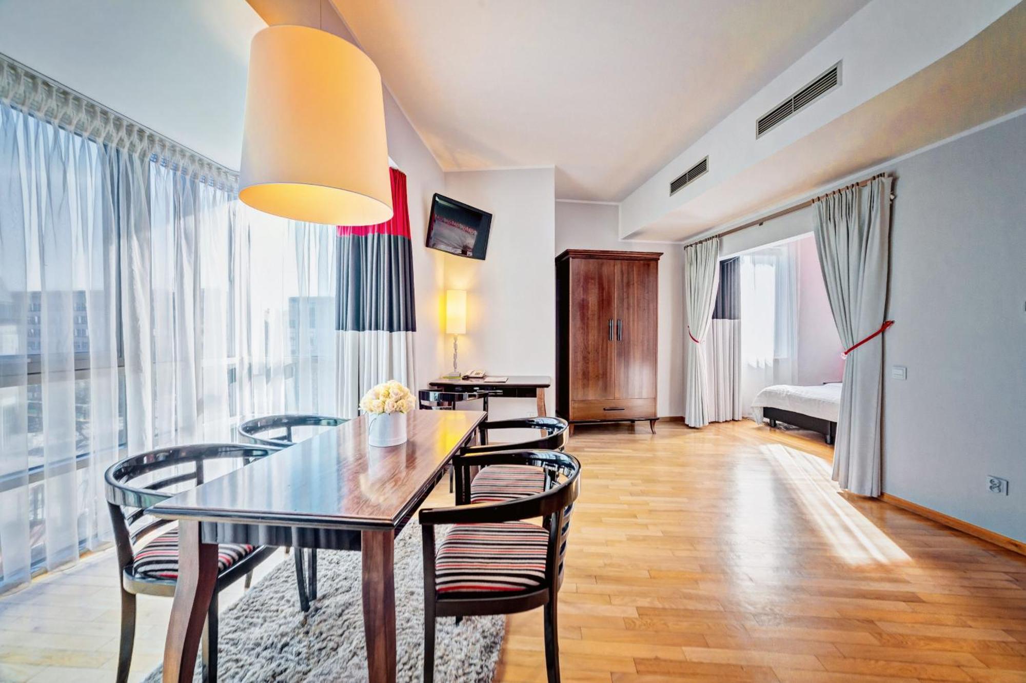 Deluxe Apartment,758978953:JPEG