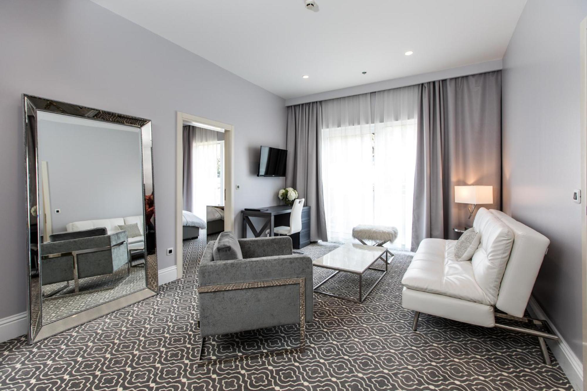 Luxury King Suite Balcony,1277329921:JPEG
