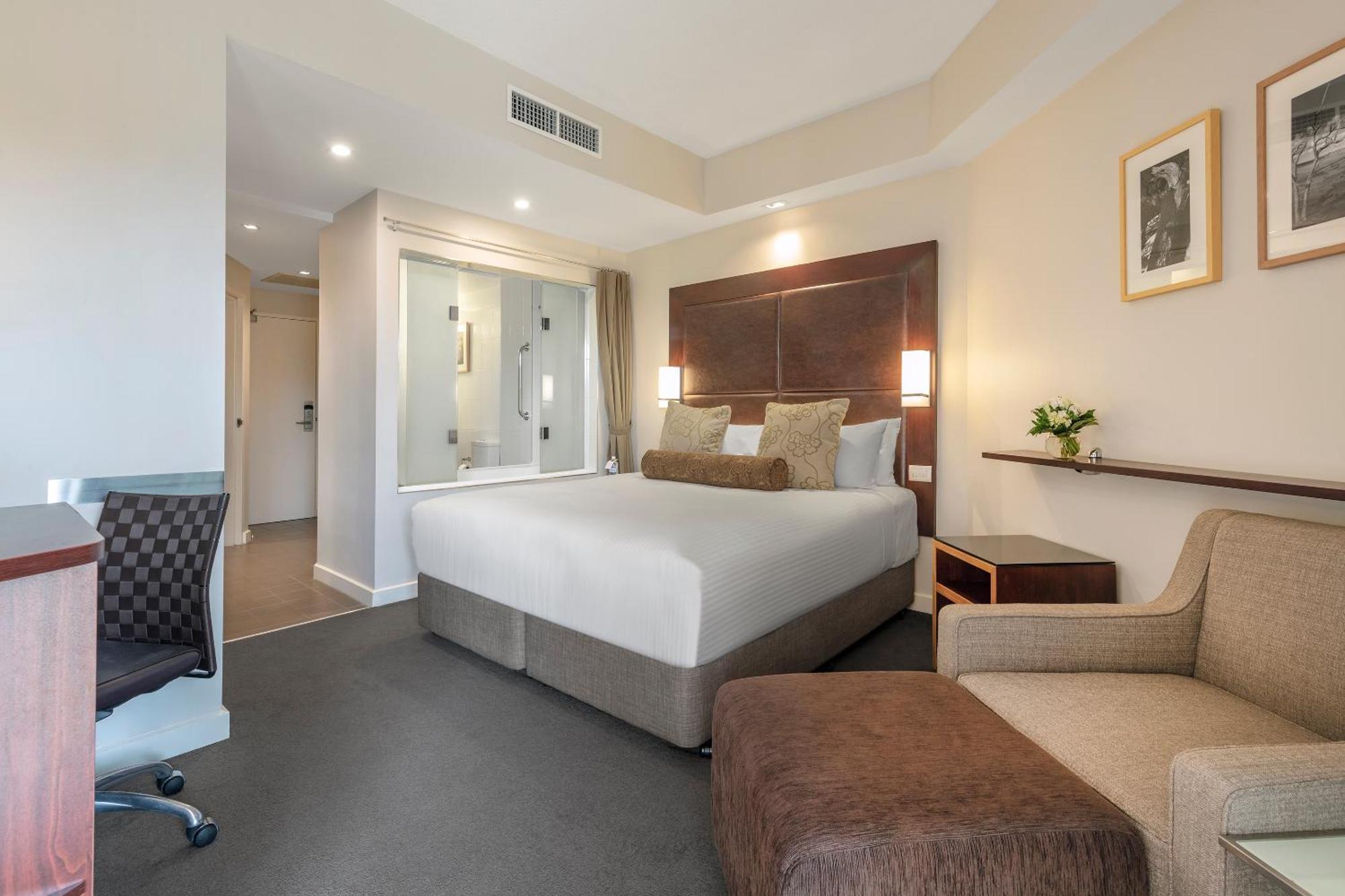 Habitación con bañera de hidromasaje y balcón - Cama extragrande