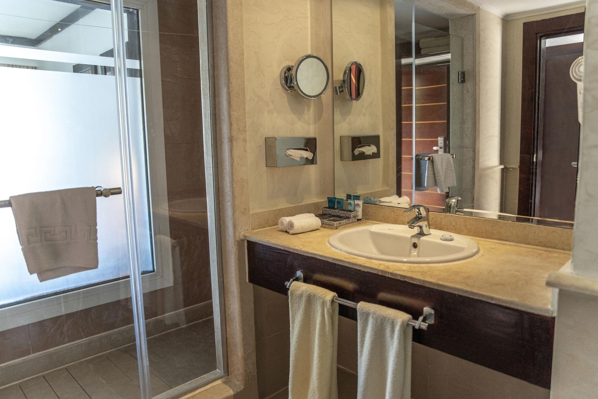 Deluxe Swim-Up Room