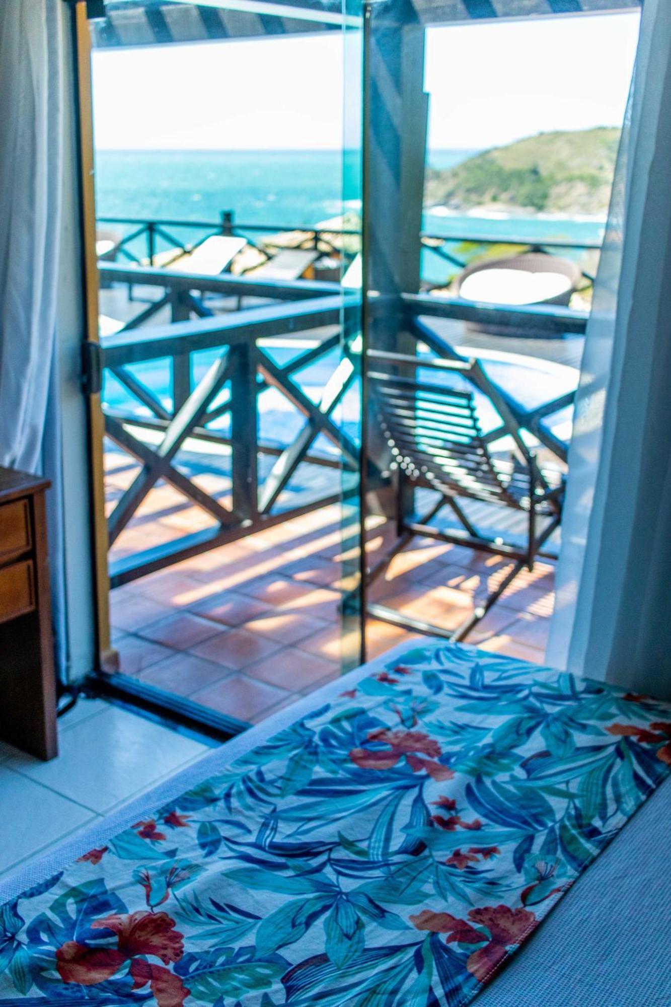 Superior Suite with Side Sea View