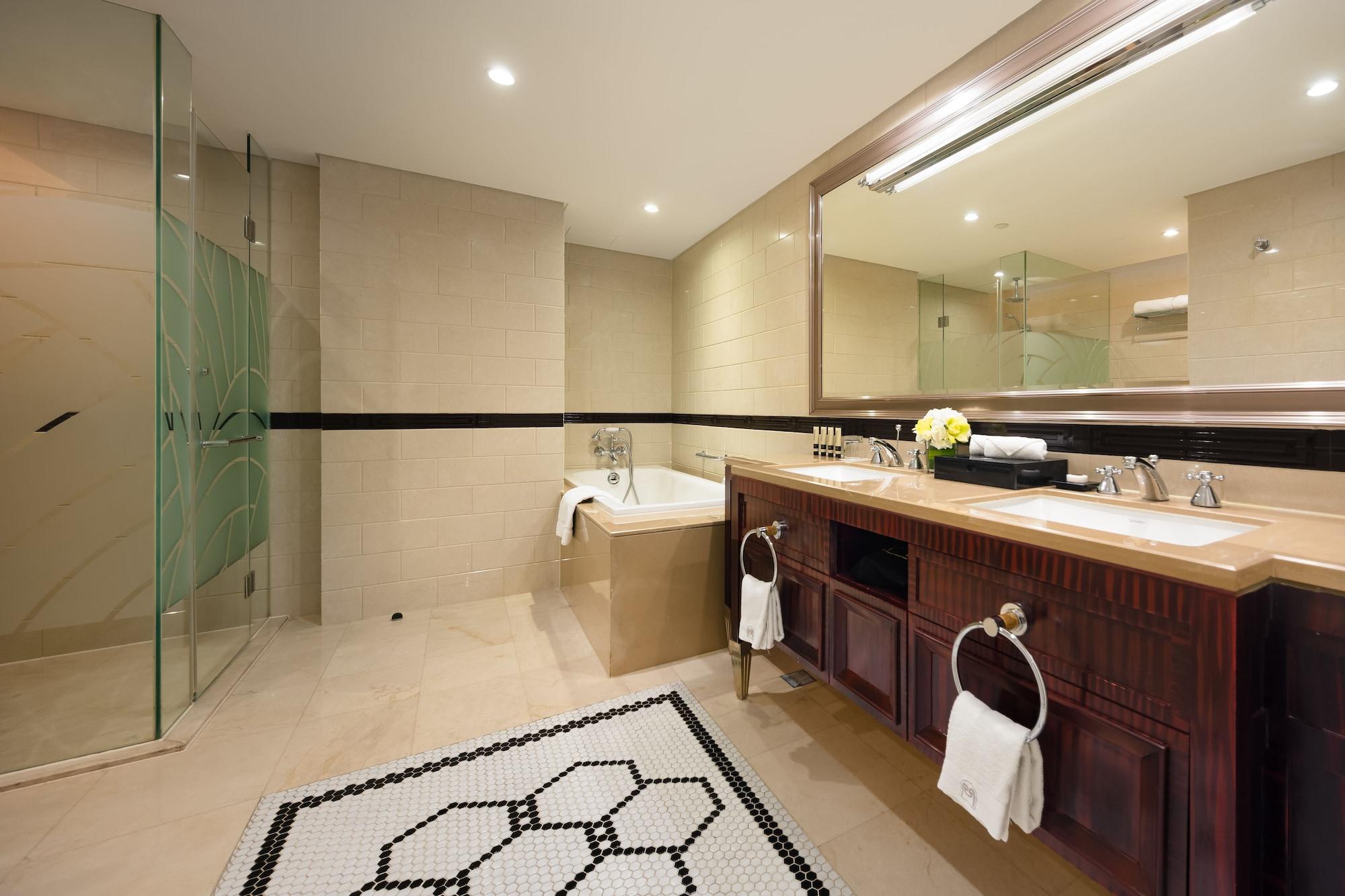Deluxe King or Twin Room Include 1
