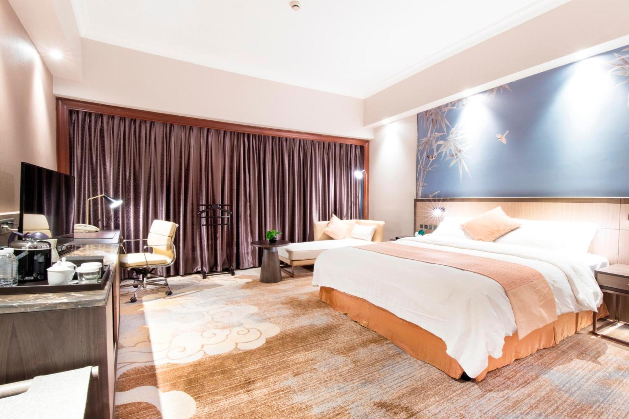 Superior Queen Room View