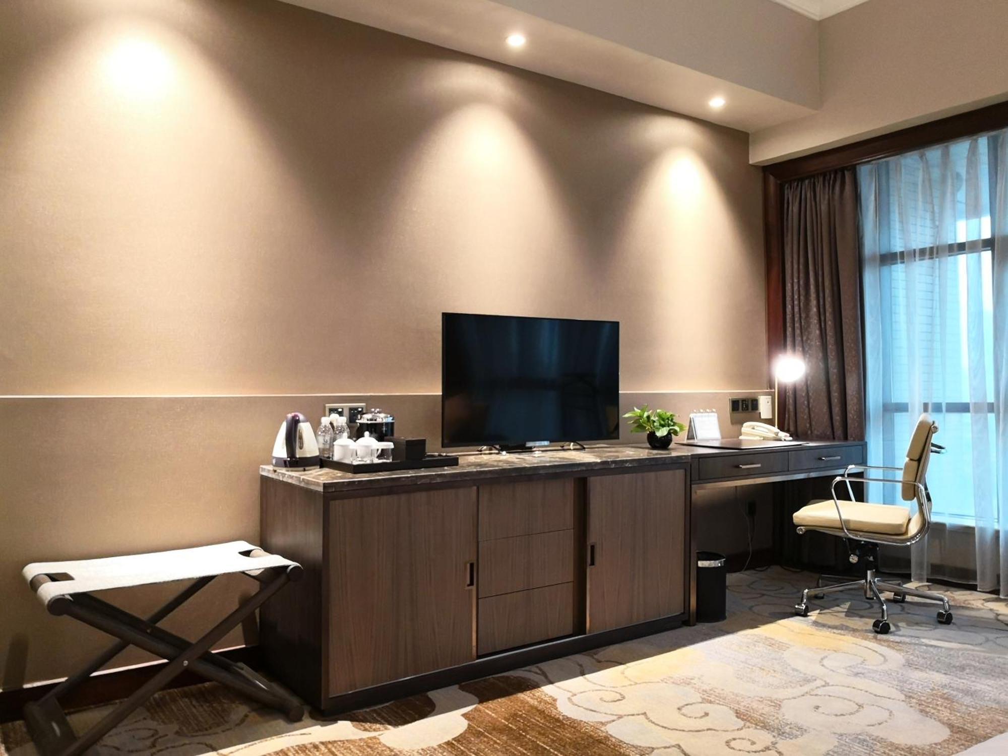 Superior Queen Room View